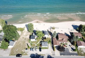 Beach Club of Oscoda Garden Cottage on the Lake